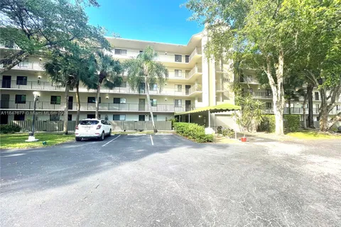 2209 S Cypress Bend Dr # 304, Pompano Beach FL 33069