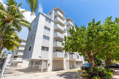 240 Collins Ave # 2B, Miami Beach FL 33139