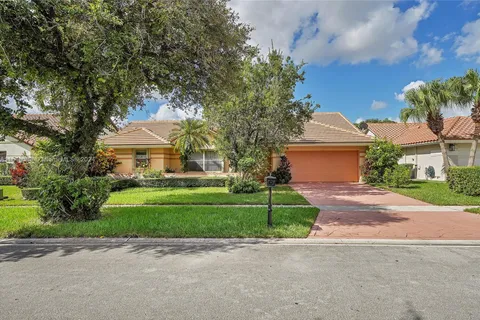 16160 NW 9th Dr, Pembroke Pines FL 33028