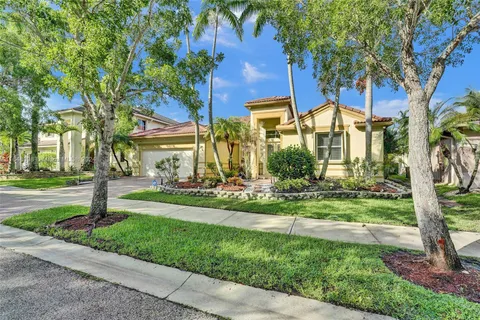 1177 Skylark Dr, Weston FL 33327