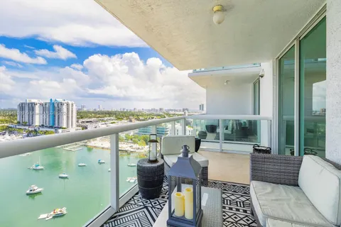 10 Venetian Way # 2102, Miami Beach FL 33139