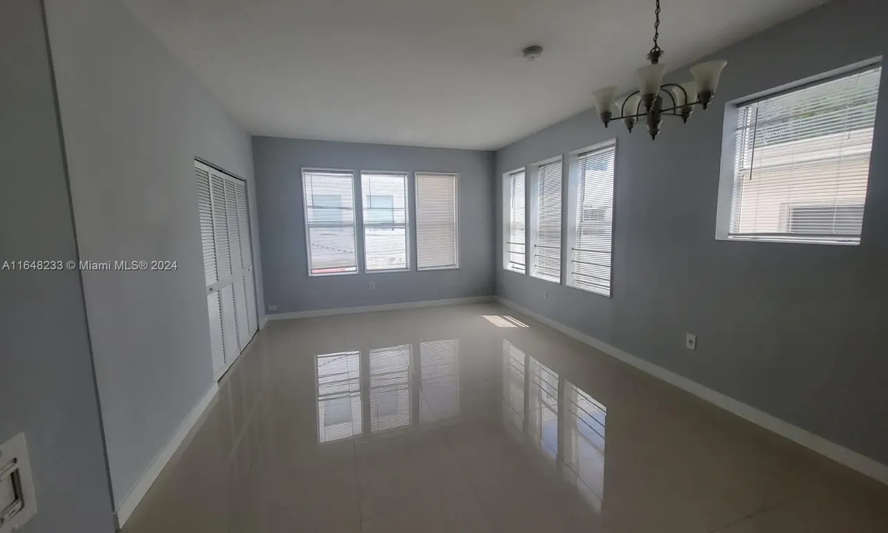 1027 Pennsylvania Ave # 204, Miami Beach FL 33139