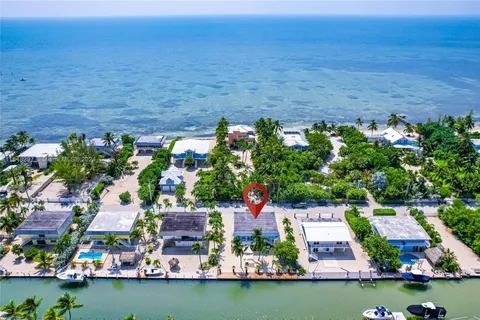 126 Columbus Dr, Islamorada FL 33036