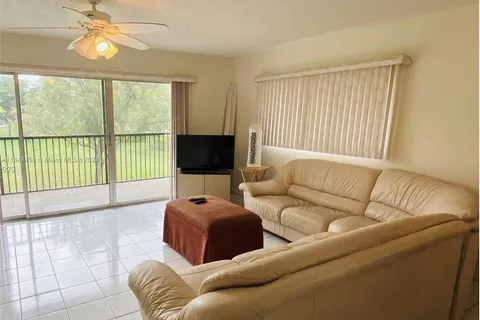 12650 SW 15th St # 214F, Pembroke Pines FL 33027