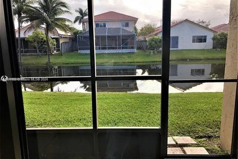 342 Lakeview Dr # 102, Weston FL 33326