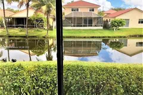 342 Lakeview Dr # 102, Weston FL 33326