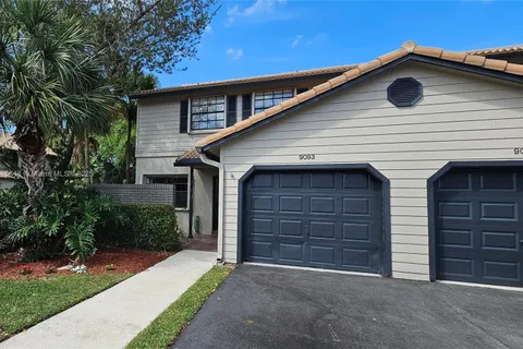 9093 Vineyard Lake # 1, Plantation FL 33324