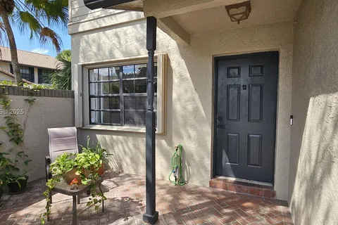 9093 Vineyard Lake # 1, Plantation FL 33324