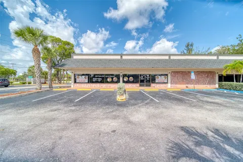 Huge Restaurant For Sale In Sunrise Off Of Oakland, Lauderhill FL 33319