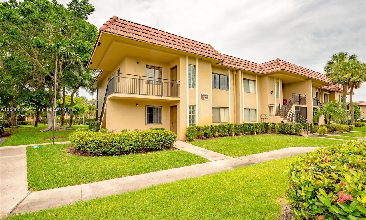 350 Lakeview Dr # 201, Weston FL 33326