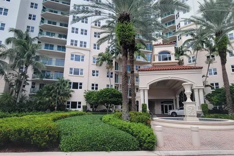 19900 E Country Club Dr # 308, Aventura FL 33180