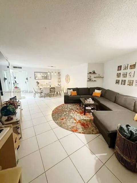 3800 N Hills Dr # 407, Hollywood FL 33021