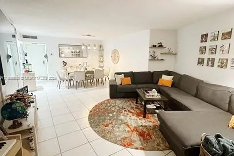 3800 N Hills Dr # 407, Hollywood FL 33021