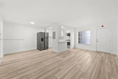 240 Collins Ave # 5C, Miami Beach FL 33139