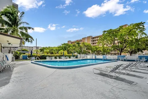 400 NE 12th Ave # 106, Hallandale Beach FL 33009