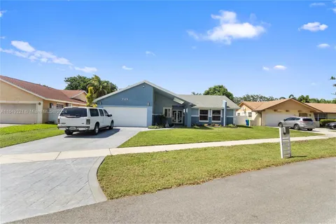 3529 SW 69th Way, Miramar FL 33023