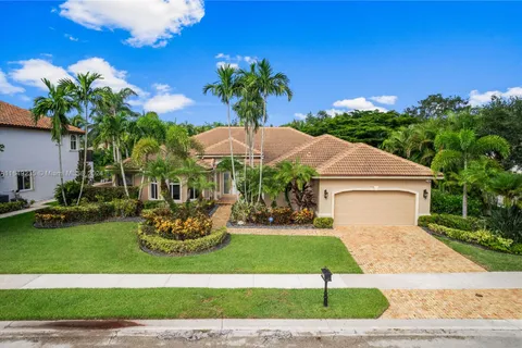 2685 Meadowood Dr, Weston FL 33332