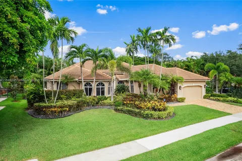 2685 Meadowood Dr, Weston FL 33332