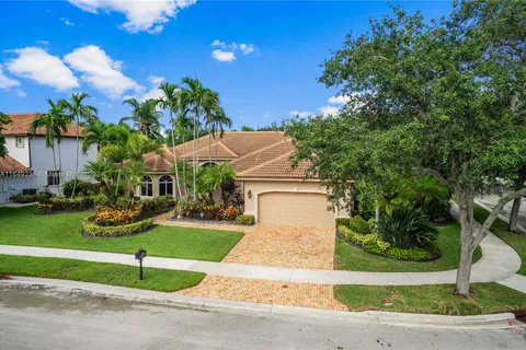 2685 Meadowood Dr, Weston FL 33332