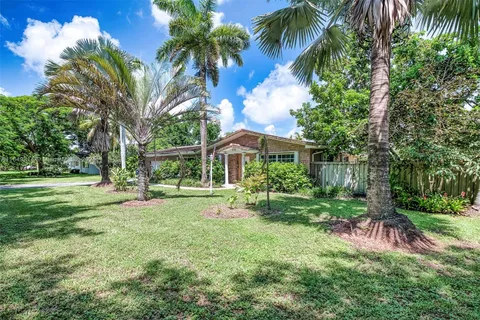 8405 SW 144th St, Palmetto Bay FL 33158