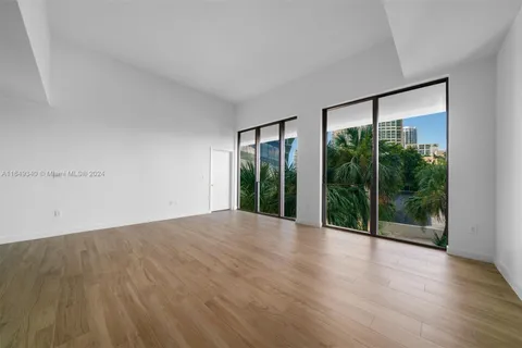 2678 Tigertail Ave # 203, Miami FL 33133