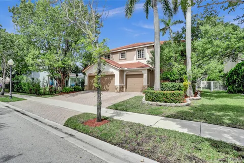 1041 Nandina Dr, Weston FL 33327