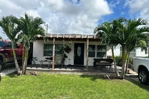 4417 SW 52nd St, Dania Beach FL 33314