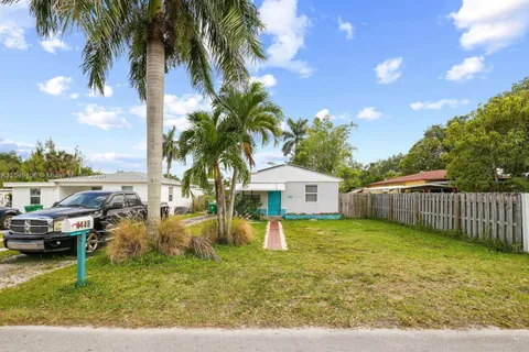 4448 SW 52nd St, Dania Beach FL 33314