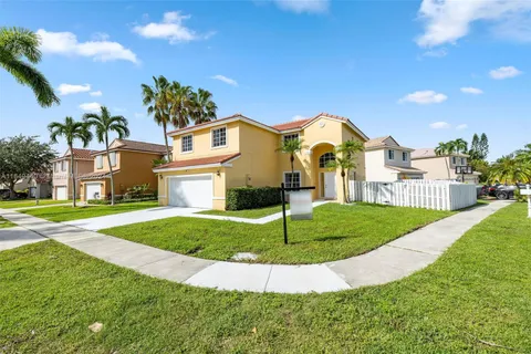 18800 NW 11th St, Pembroke Pines FL 33029