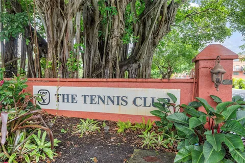 620 Tennis Club Dr # 111, Fort Lauderdale FL 33311