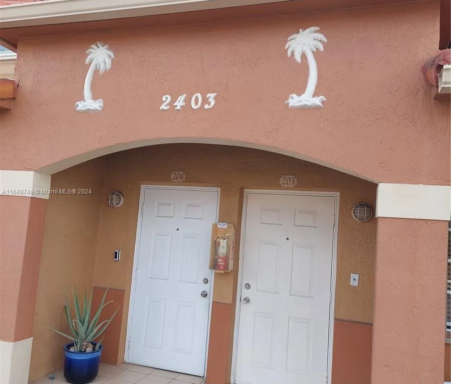 2403 W 76th St # 203, Hialeah FL 33016