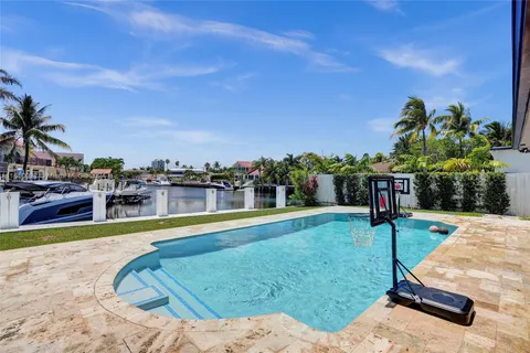 16650 NE 35th Ave, North Miami Beach FL 33160