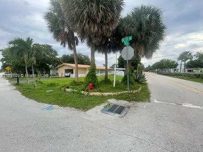 2217 SE 12th St, Pompano Beach FL 33062