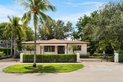 1170 S Alhambra Cir, Coral Gables FL 33146