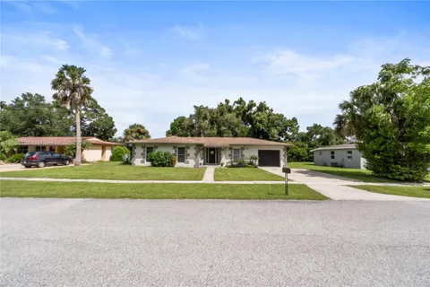 1277 Fountainhead Dr, Deltona FL 32809