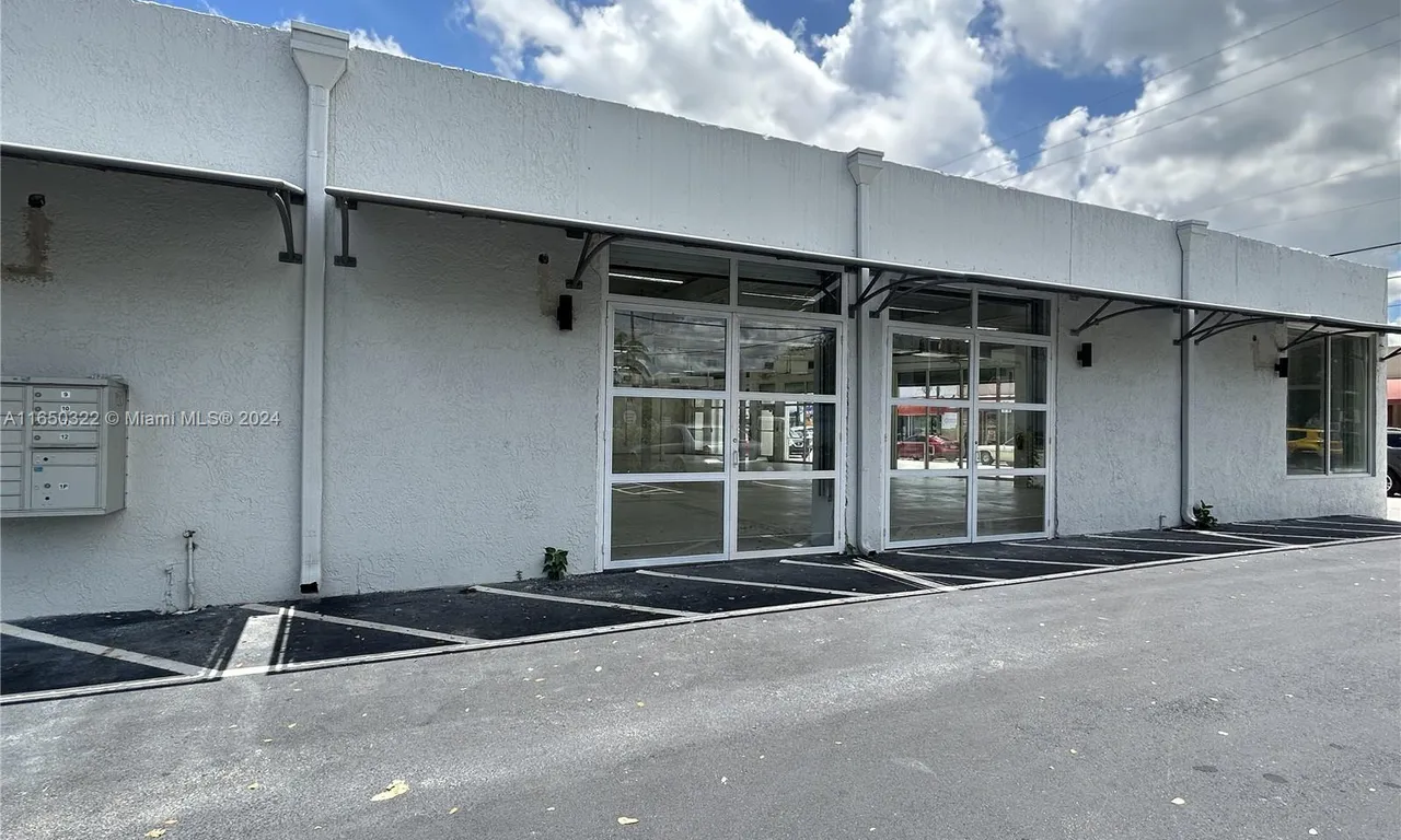 2090 NW 21st St, Miami FL 33142