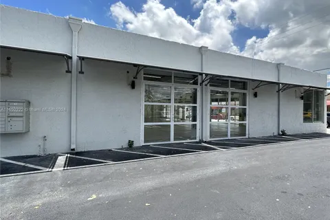 2090 NW 21st St, Miami FL 33142