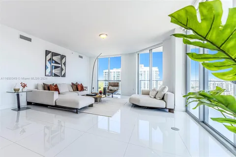 17111 Biscayne Blvd # 2109, North Miami Beach FL 33160