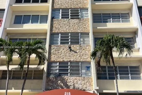 215 SE 3rd Ave # 203C, Hallandale Beach FL 33009