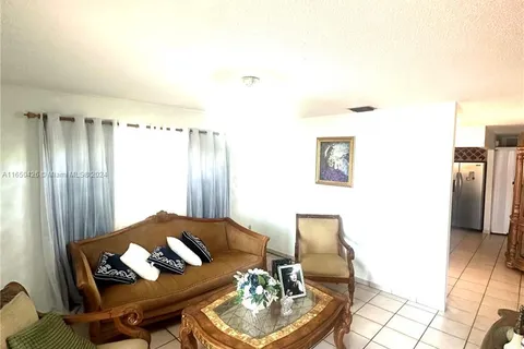 538 E 12th St, Hialeah FL 33010