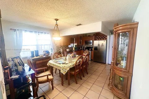 538 E 12th St, Hialeah FL 33010