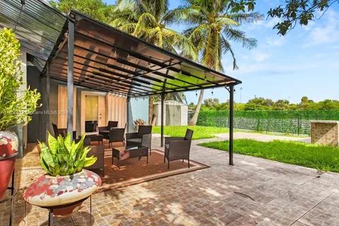 631 SW 11th Ave, Hallandale Beach FL 33009
