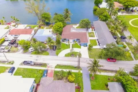 631 SW 11th Ave, Hallandale Beach FL 33009