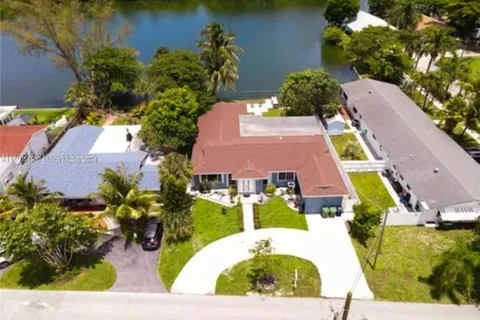 631 SW 11th Ave, Hallandale Beach FL 33009