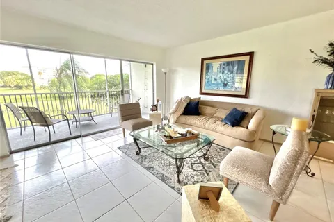 2900 N Palm Aire Dr # 210, Pompano Beach FL 33069