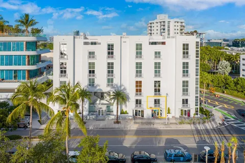 1701 SUNSET HARBOUR DR # 202, Miami Beach FL 33139