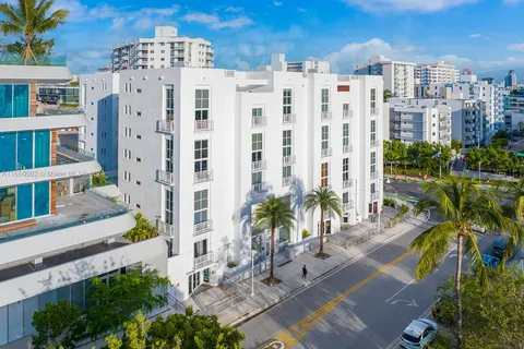 1701 SUNSET HARBOUR DR # 202, Miami Beach FL 33139