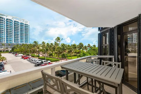 6423 N Collins Ave # 309, Miami Beach FL 33141