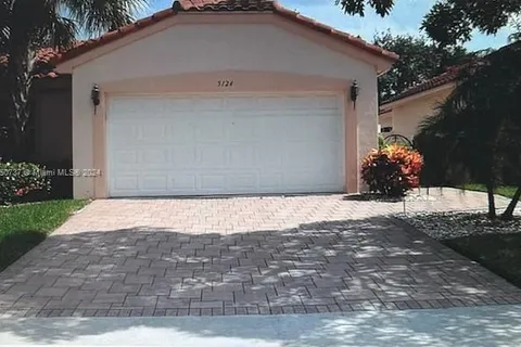 5124 Pelican Cove Dr, Boynton Beach FL 33437