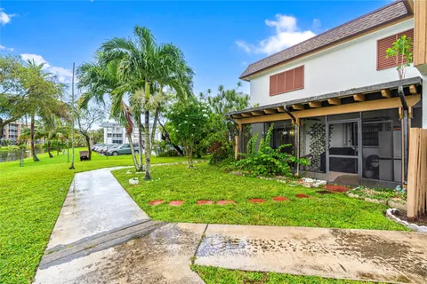 6745 NW 169th St # 13G, Hialeah FL 33015